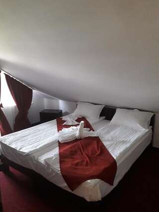 Отель Hotel Relax Sovata Совата Бюджетный двухместный номер с 1 кроватью-2